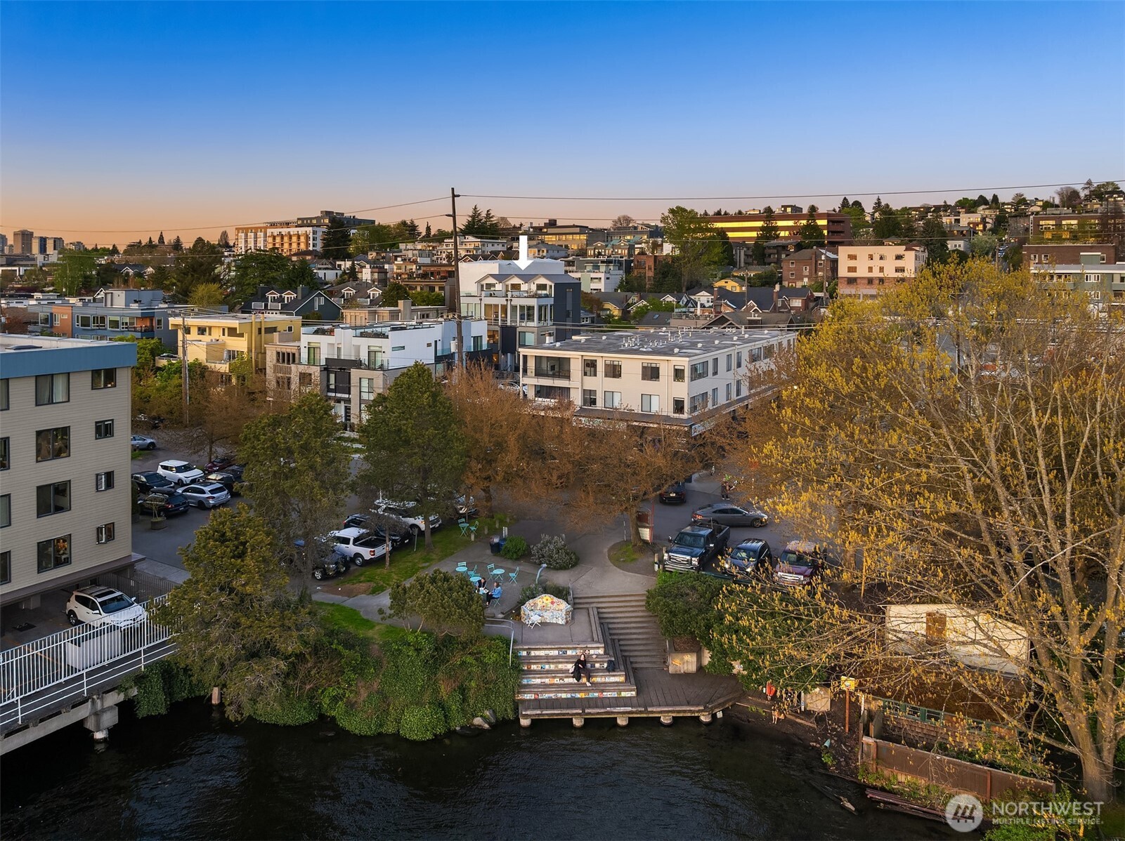 2314 B Fairview Avenue East Seattle, WA 98102 - Photo 27 of 32 a view of a city