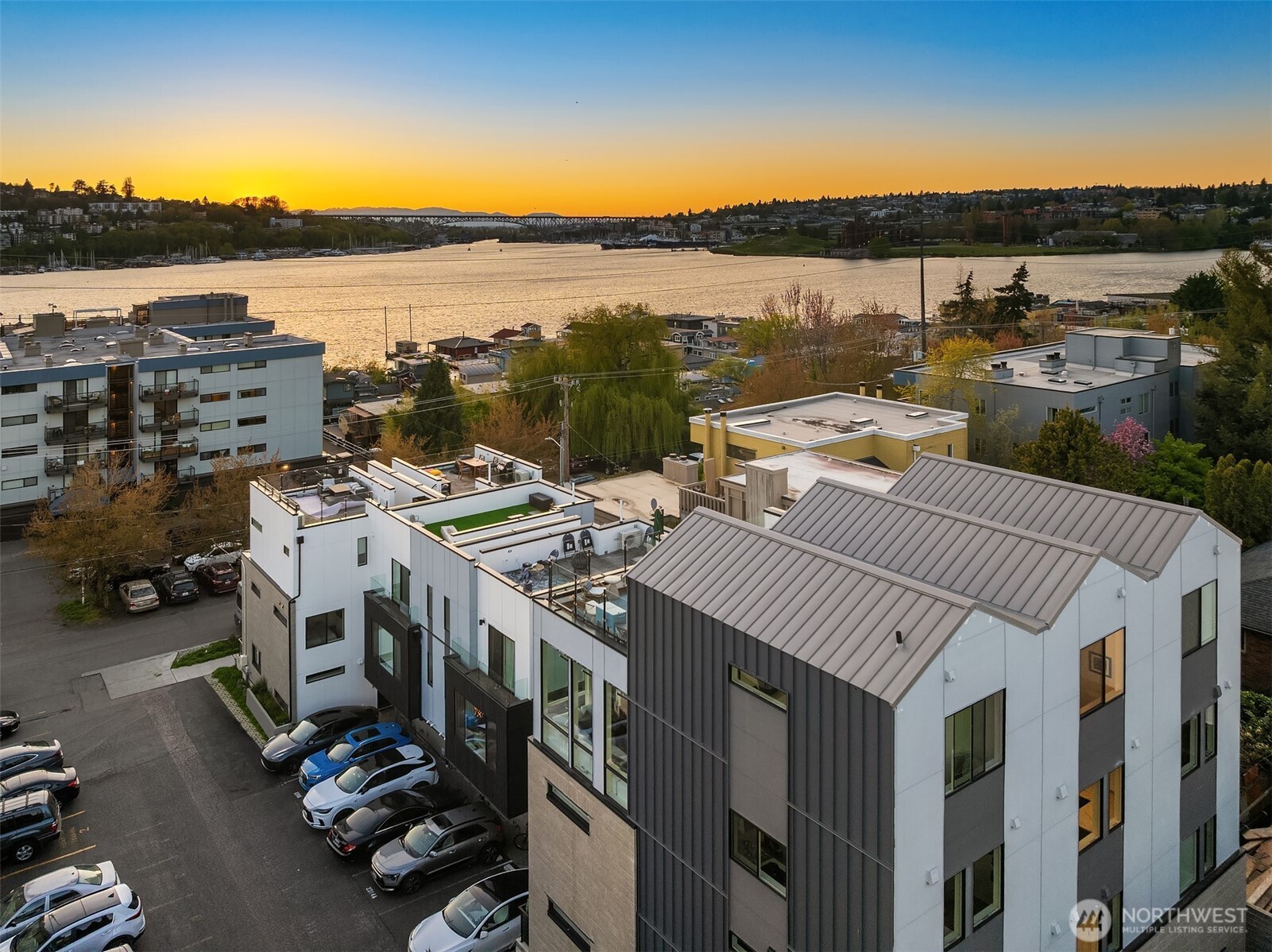 2314 B Fairview Avenue East Seattle, WA 98102 - Photo 30 of 32 a picture of city view