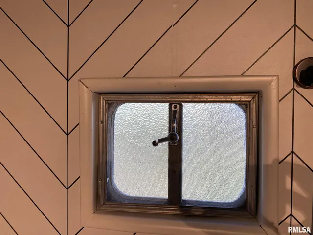 $149,900 | 26 Lake Warren Drive, Monmouth, IL 61462