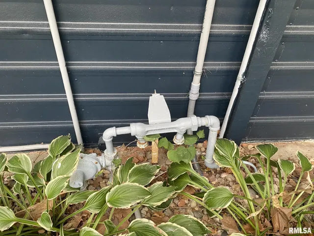 $149,900 | 26 Lake Warren Drive, Monmouth, IL 61462