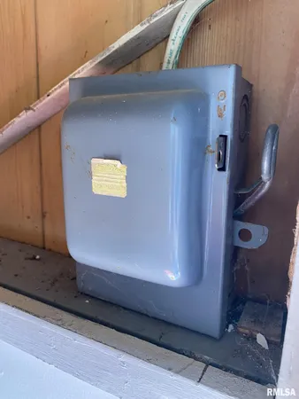 $149,900 | 26 Lake Warren Drive, Monmouth, IL 61462