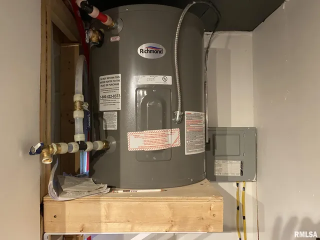 $149,900 | 26 Lake Warren Drive, Monmouth, IL 61462