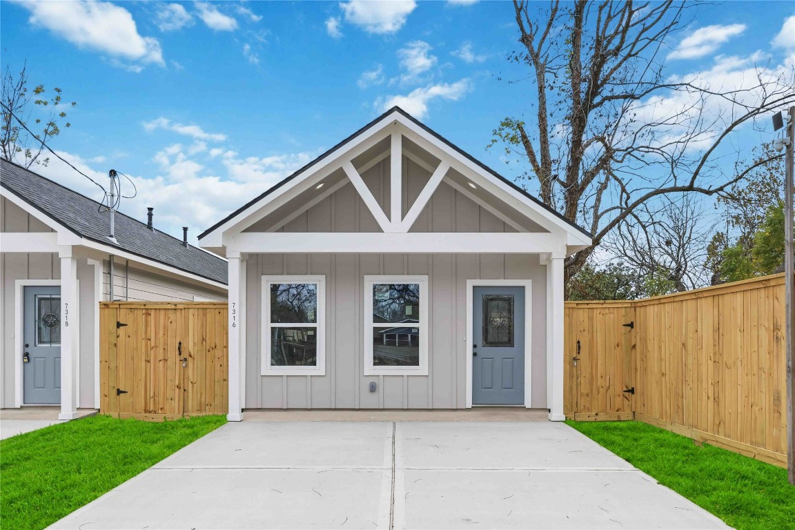 7316 Victoria Street Houston, TX 77020 - Photo 2 of 21 a front view of a house with a yard