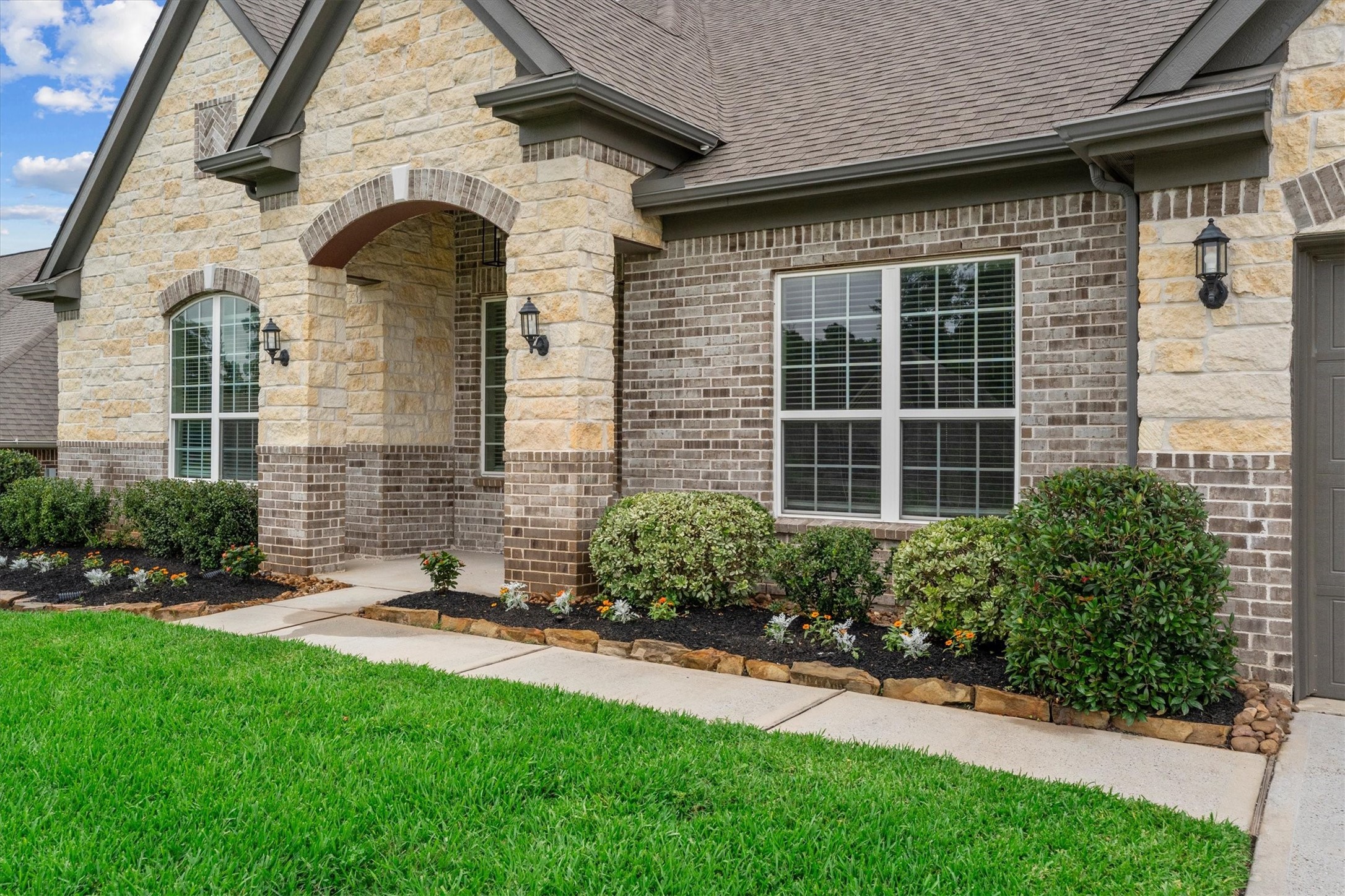 203 Magnolia Reserve Loop Magnolia, TX 77354 - Photo 2 of 49