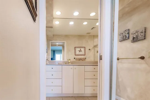 $5,700 | 1055 West Peppertree Drive, Unit 802AA, Sarasota, FL 34242