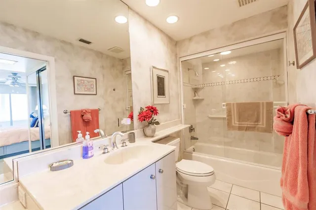 $5,700 | 1055 West Peppertree Drive, Unit 802AA, Sarasota, FL 34242