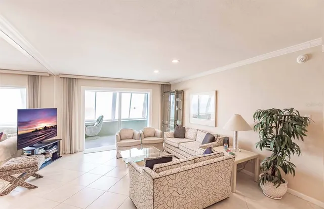 $5,700 | 1055 West Peppertree Drive, Unit 802AA, Sarasota, FL 34242