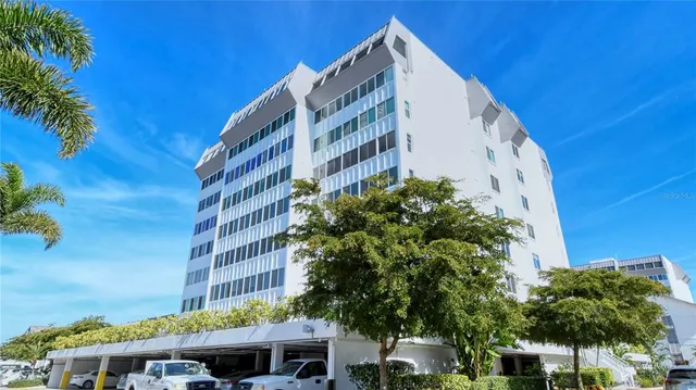 $5,700 | 1055 West Peppertree Drive, Unit 802AA, Sarasota, FL 34242