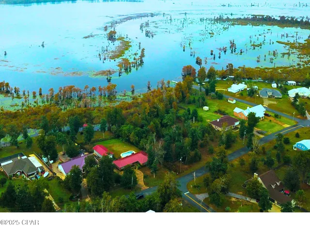 $179,800 | 9203-9209 Lake Forest Drive, Youngstown, FL 32466