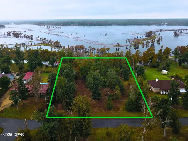 $179,800 | 9203-9209 Lake Forest Drive, Youngstown, FL 32466