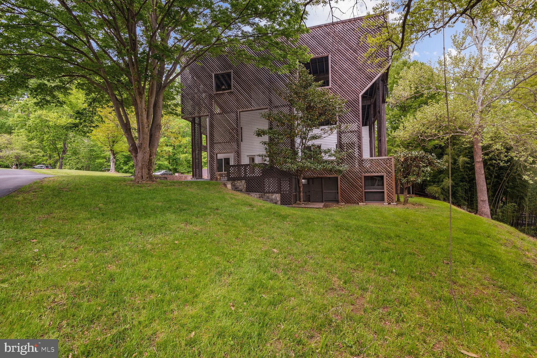 96 Interpromontory Road Great Falls, VA 22066 - Photo 4 of 62 Gallery Image 4