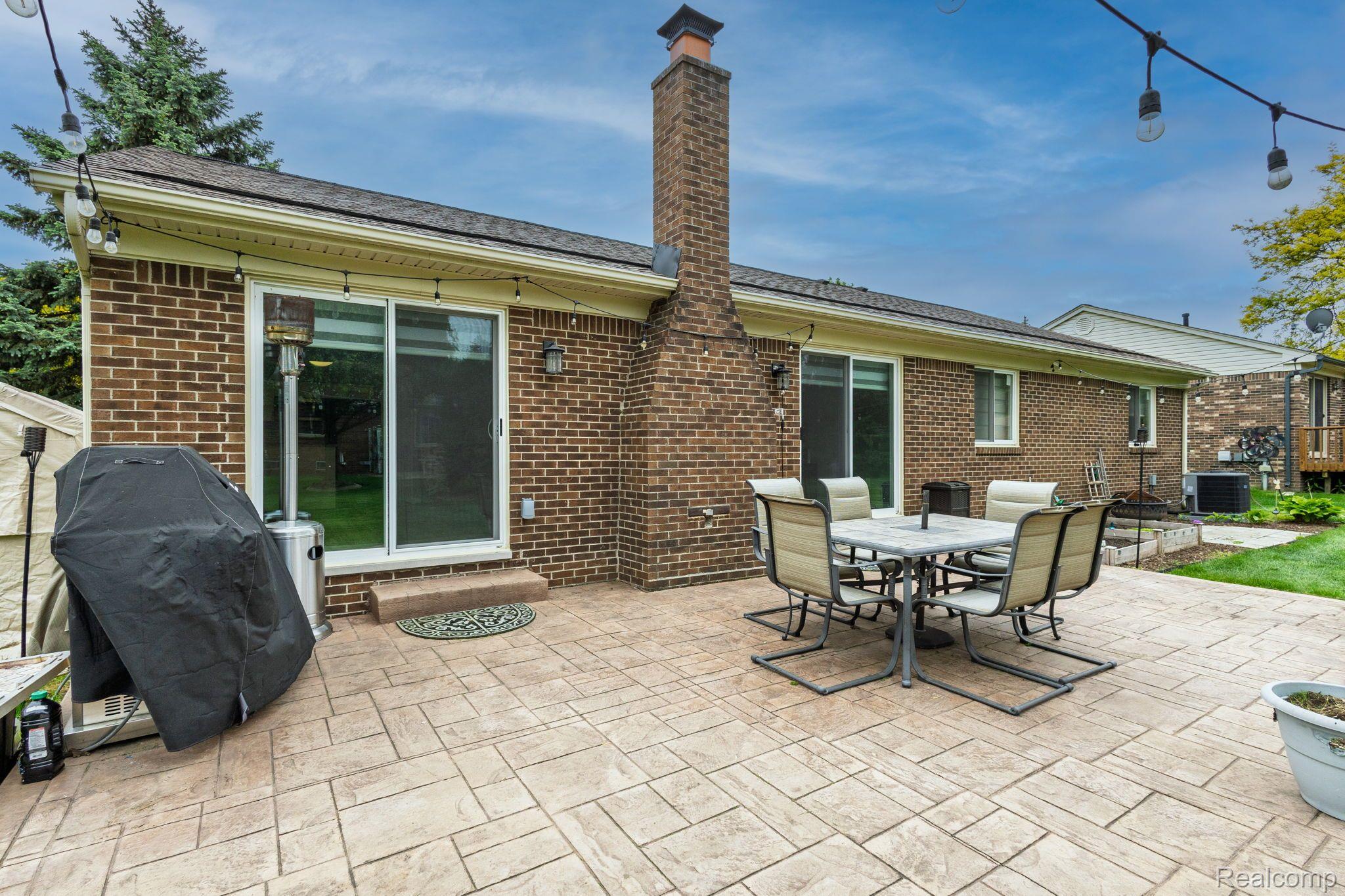 682 Lockport Road Rochester, MI 48307 - Photo 25 of 29 Rear patio