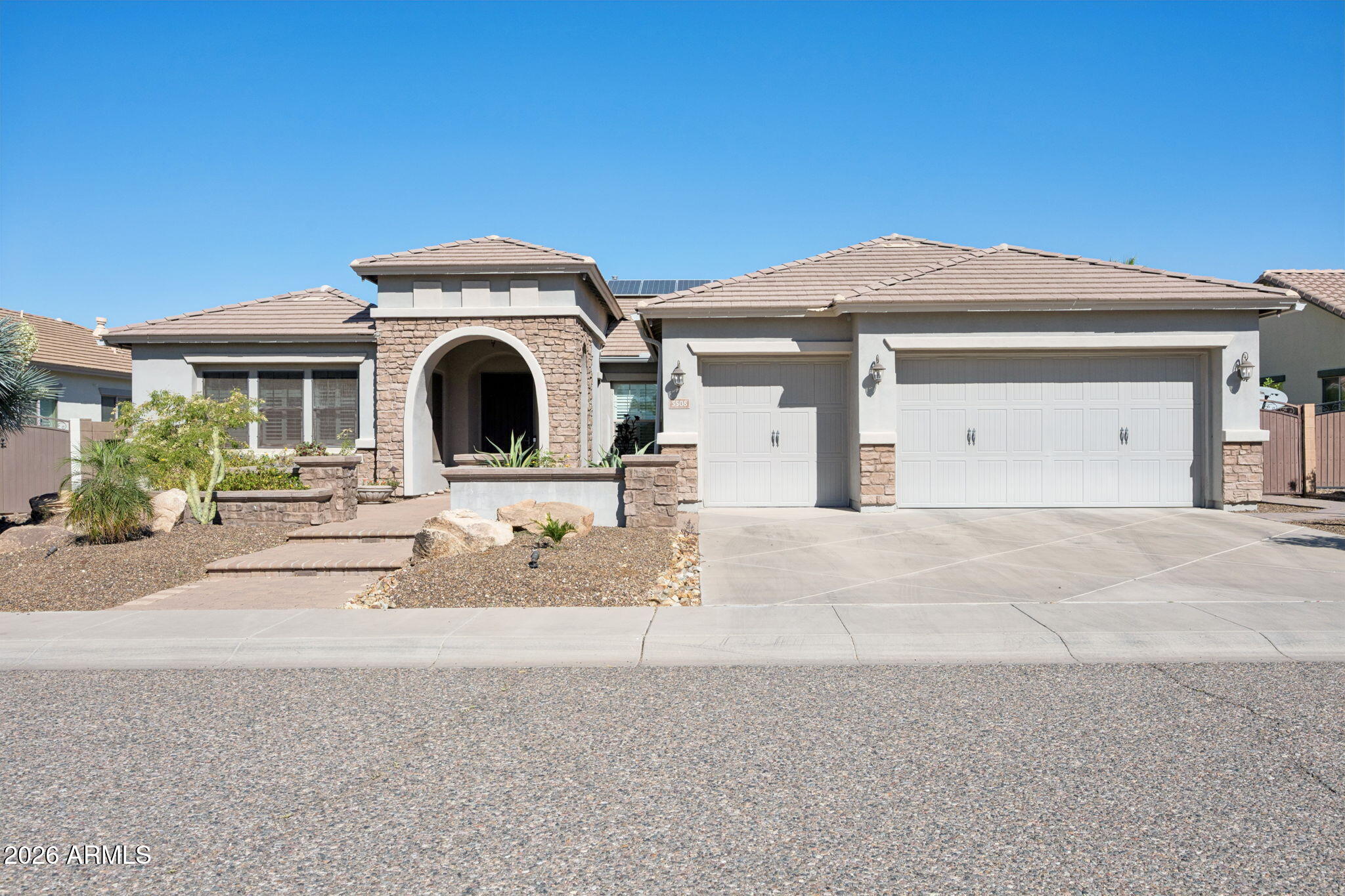 5508 West Parsons Road Phoenix, AZ 85083 - Photo 3 of 48 3-car Garage