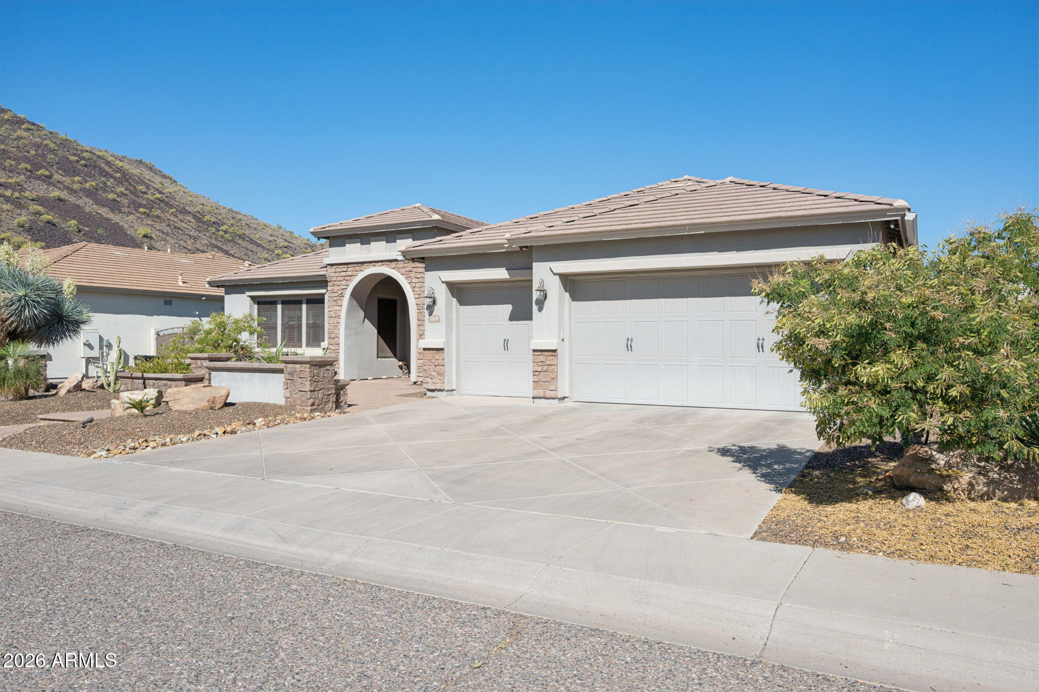 5508 West Parsons Road Phoenix, AZ 85083 - Photo 4 of 48 a front view of a house with a outdoor space