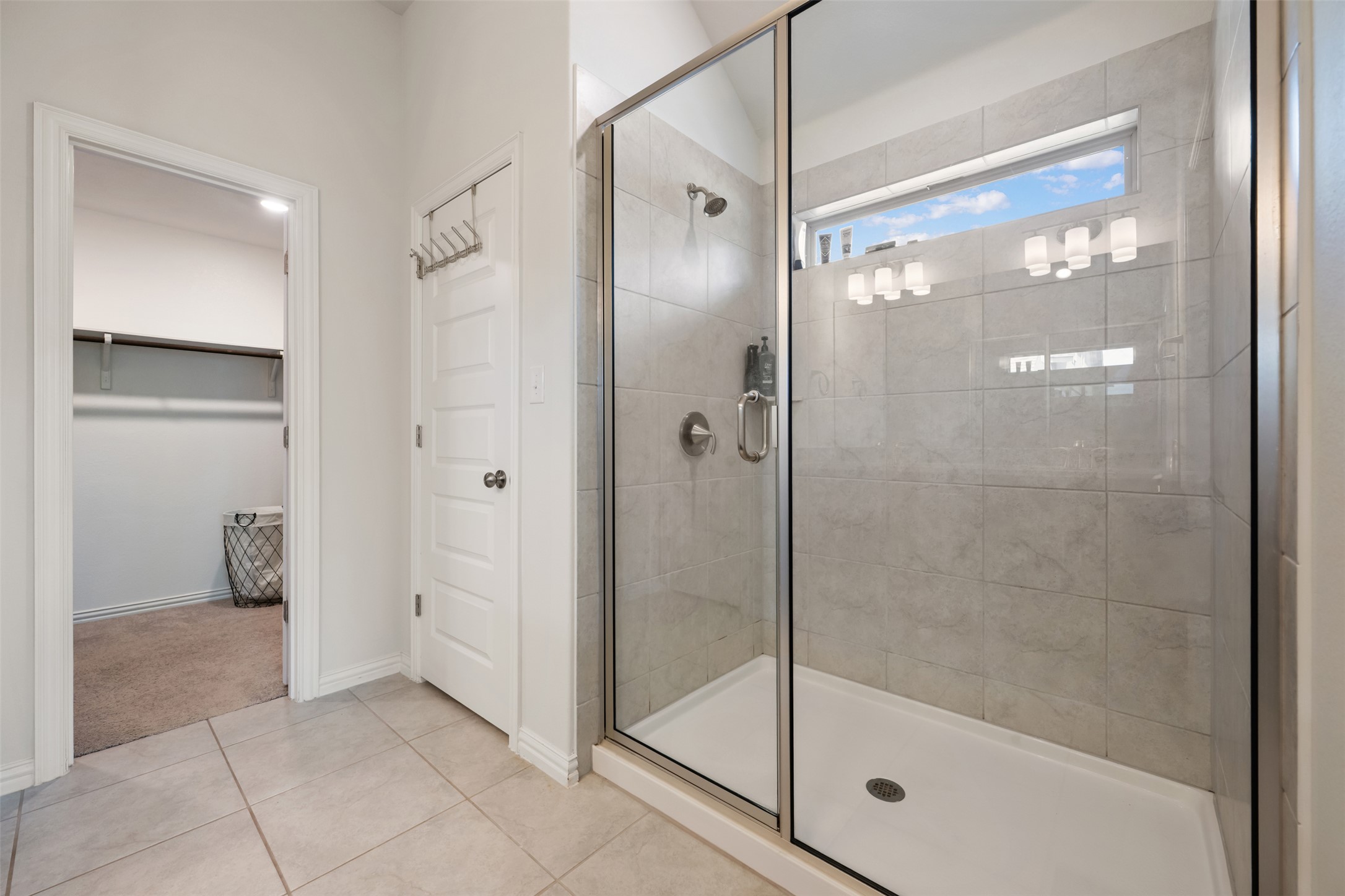 303 Cold Riv Run Kyle, TX 78640 - Photo 19 of 40 Large walk-in shower.