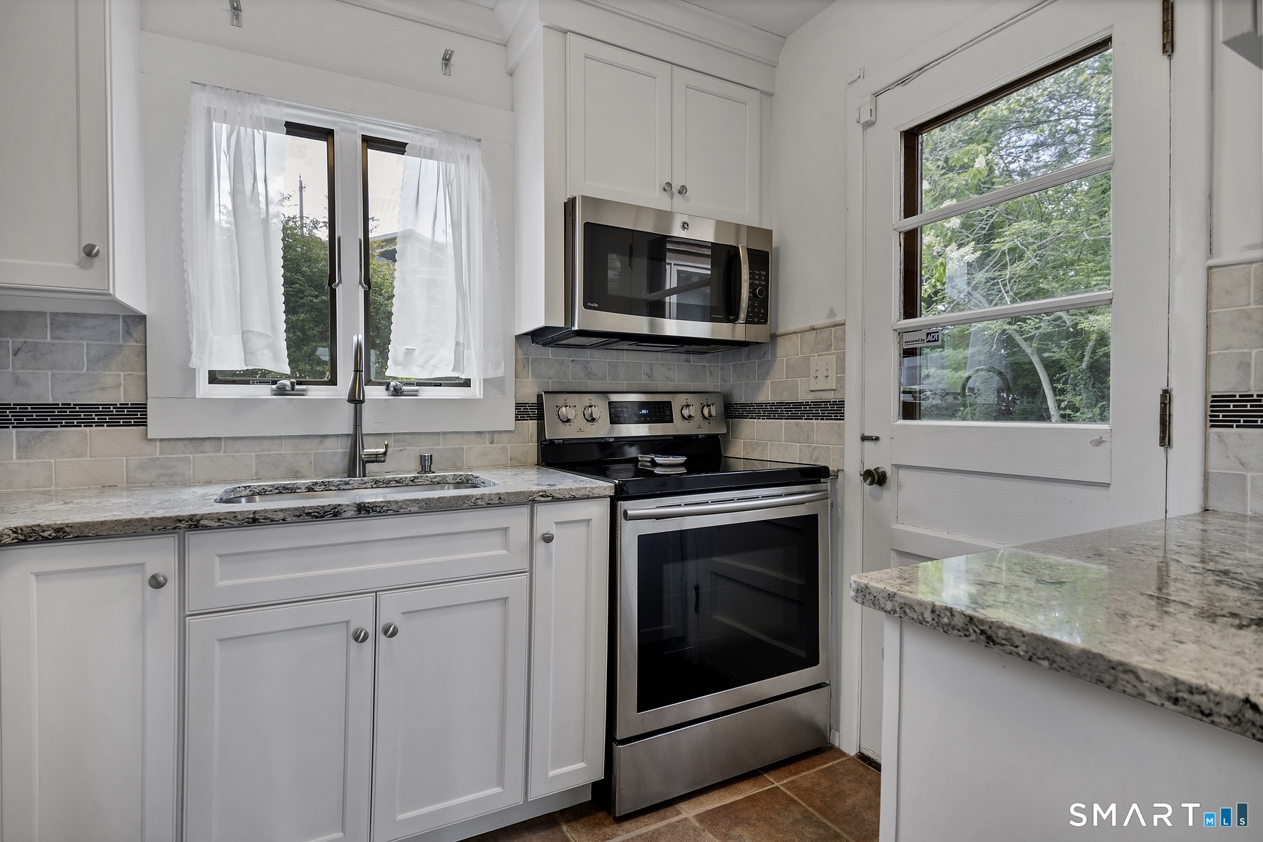 11 Pocono Point Road Danbury, CT 06811 - Photo 11 of 26 Gallery Image 11