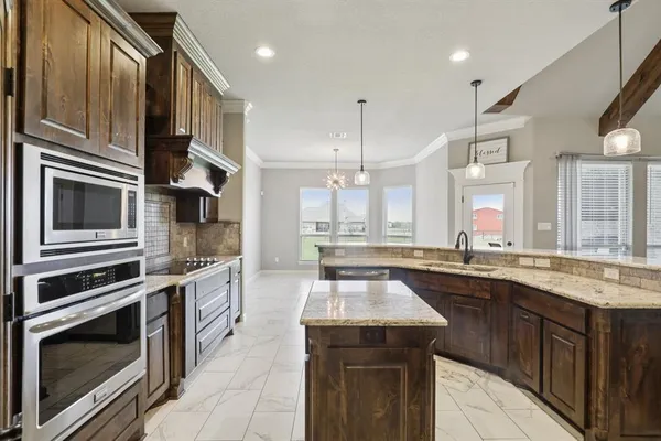 $575,000 | 1020 Jesse James Lane, Springtown, TX 76082