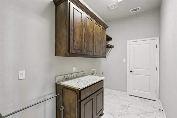 $575,000 | 1020 Jesse James Lane, Springtown, TX 76082