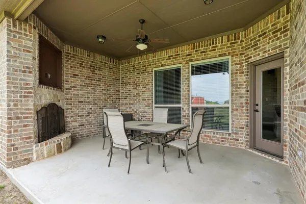 $575,000 | 1020 Jesse James Lane, Springtown, TX 76082