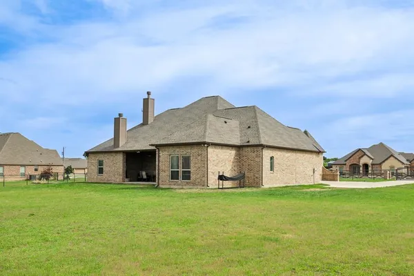 $575,000 | 1020 Jesse James Lane, Springtown, TX 76082