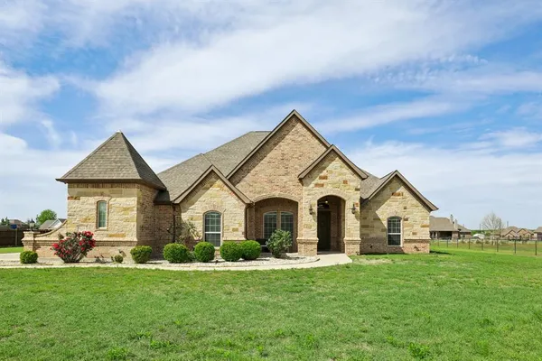 $575,000 | 1020 Jesse James Lane, Springtown, TX 76082