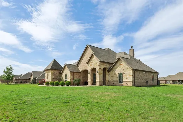 $575,000 | 1020 Jesse James Lane, Springtown, TX 76082