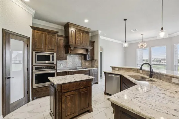 $575,000 | 1020 Jesse James Lane, Springtown, TX 76082