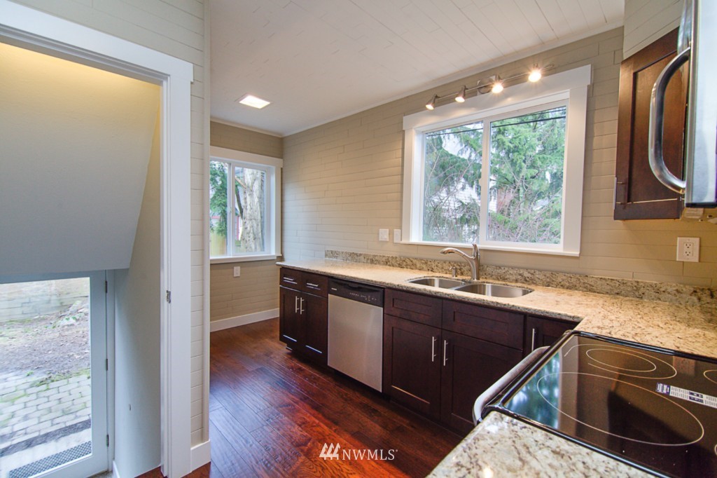 110 Northeast 40th Street Seattle, WA 98105 - Photo 3 of 17