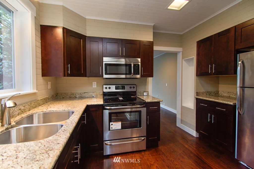 110 Northeast 40th Street Seattle, WA 98105 - Photo 4 of 17