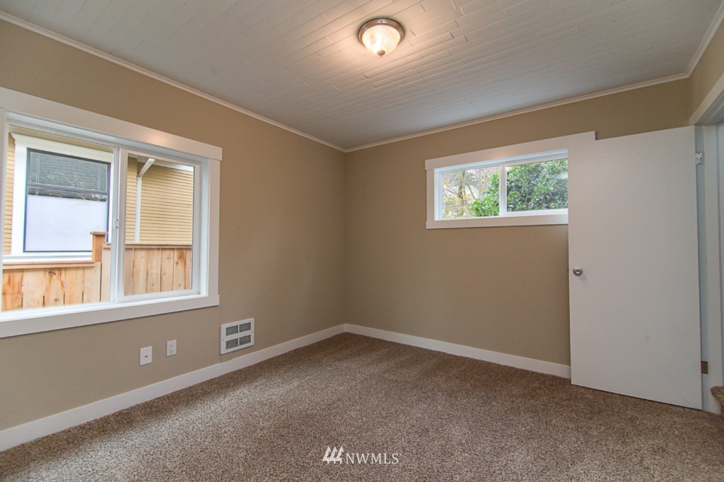 110 Northeast 40th Street Seattle, WA 98105 - Photo 6 of 17