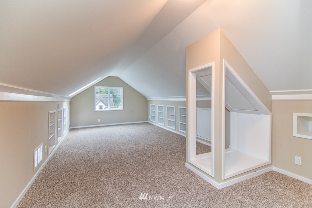 110 Northeast 40th Street Seattle, WA 98105 - Photo 7 of 17