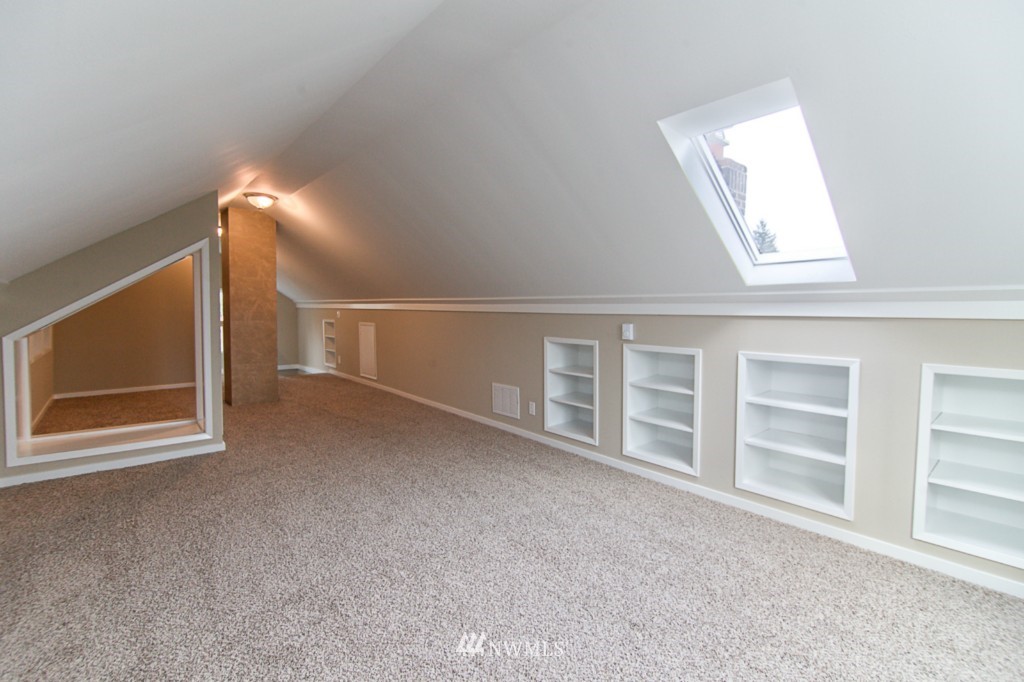 110 Northeast 40th Street Seattle, WA 98105 - Photo 8 of 17