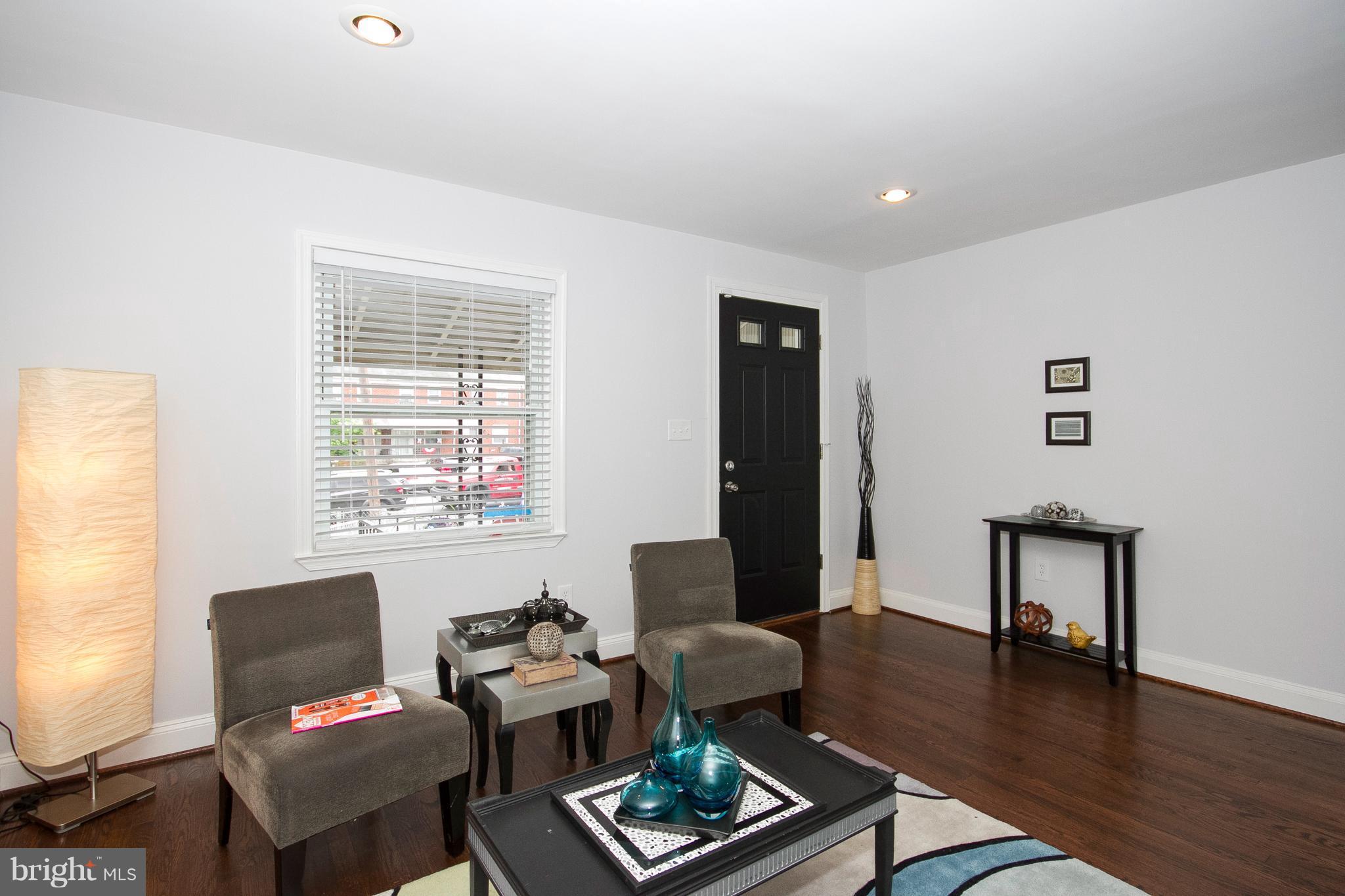 2233 Hawthorne Road Middle River, MD 21220 - Photo 3 of 30 Living Room