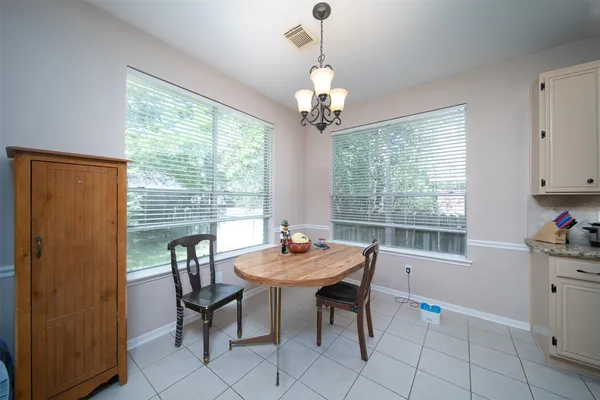 $1,950 | 11 Painted Canyon Place, The Woodlands, TX 77381