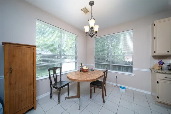 $1,950 | 11 Painted Canyon Place, The Woodlands, TX 77381