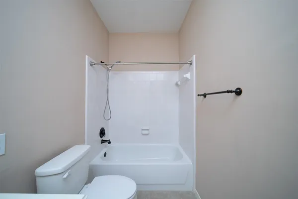 $1,950 | 11 Painted Canyon Place, The Woodlands, TX 77381