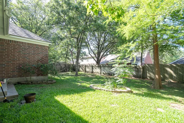 $1,950 | 11 Painted Canyon Place, The Woodlands, TX 77381