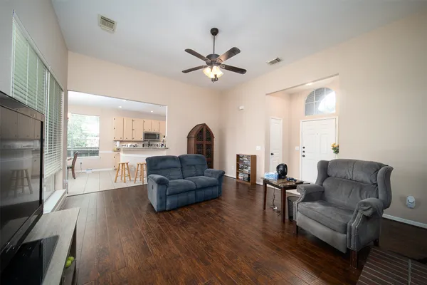 $1,950 | 11 Painted Canyon Place, The Woodlands, TX 77381