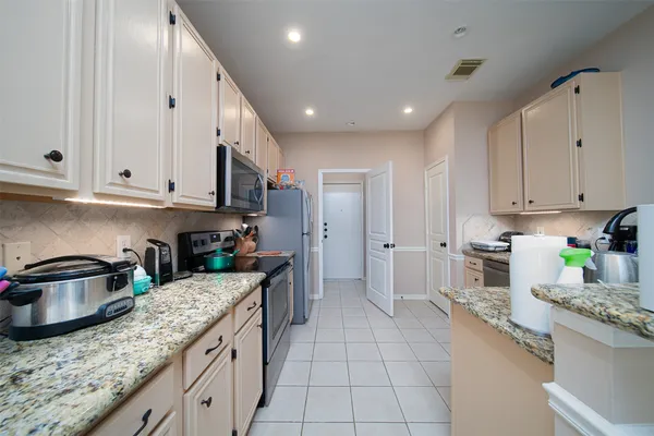 $1,950 | 11 Painted Canyon Place, The Woodlands, TX 77381