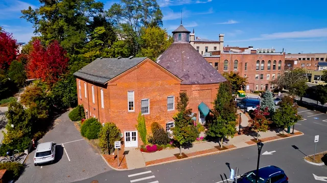 a view of an outdoor space