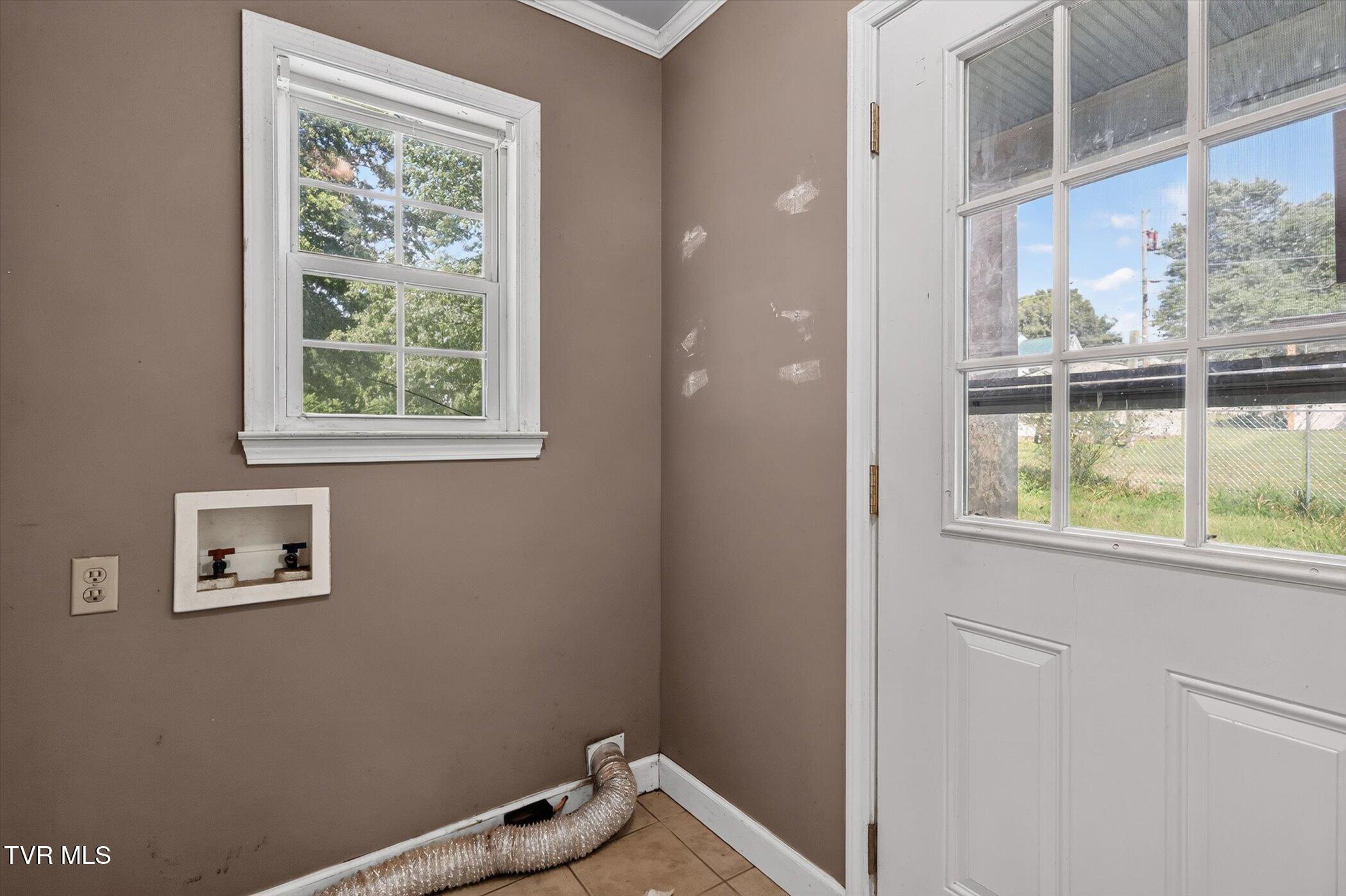 113 Ell Street Greeneville, TN 37743 - Photo 18 of 35 15-113-Ell-St-WindowStill-Photography