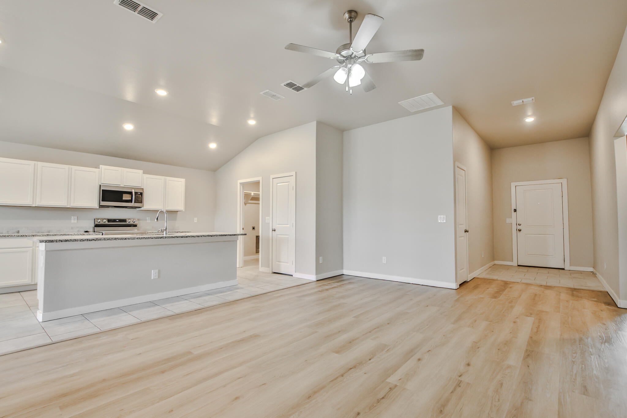 13407 Avenue R Lubbock, TX 79423 - Photo 2 of 20 13407 Ave R - Living