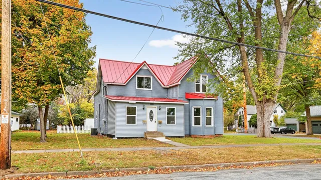 $214,900 | 503 11th Street East, Menomonie, WI 54751