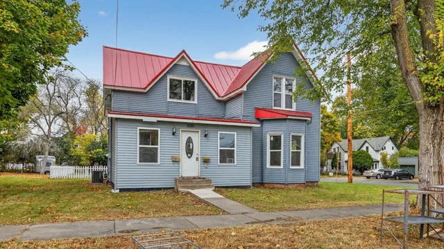 $214,900 | 503 11th Street East, Menomonie, WI 54751