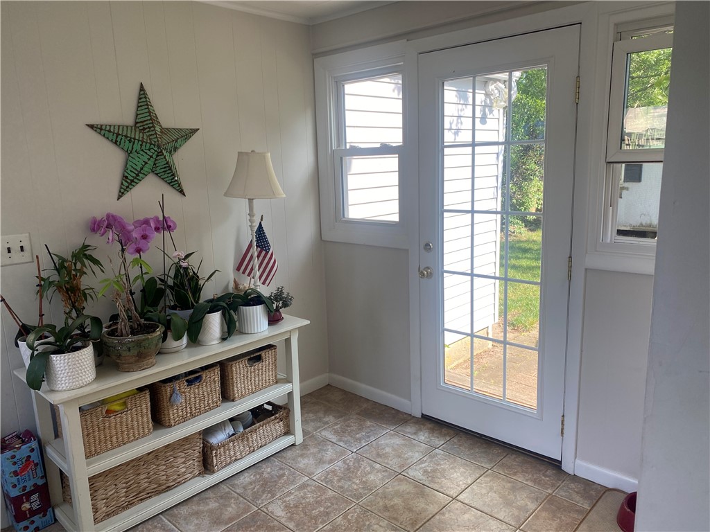 8 Salisbury Road Barrington, RI 02806 - Photo 3 of 12