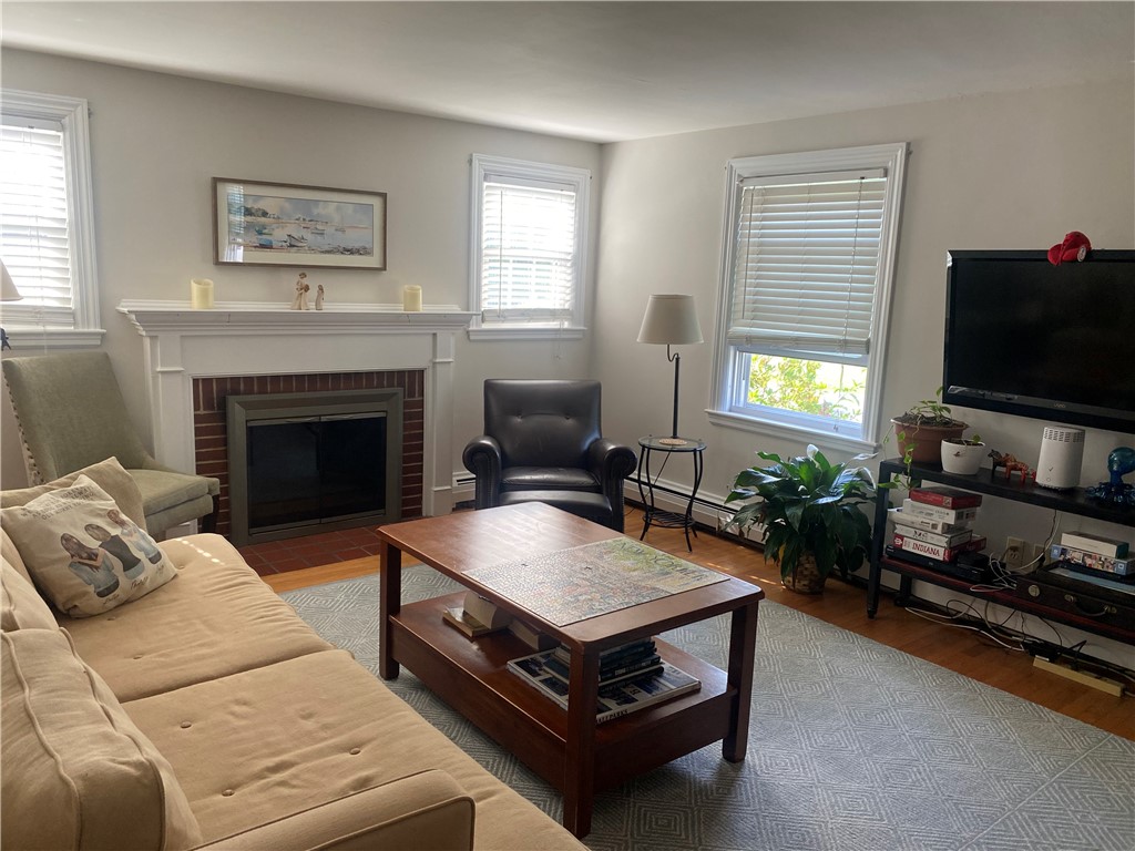 8 Salisbury Road Barrington, RI 02806 - Photo 4 of 12