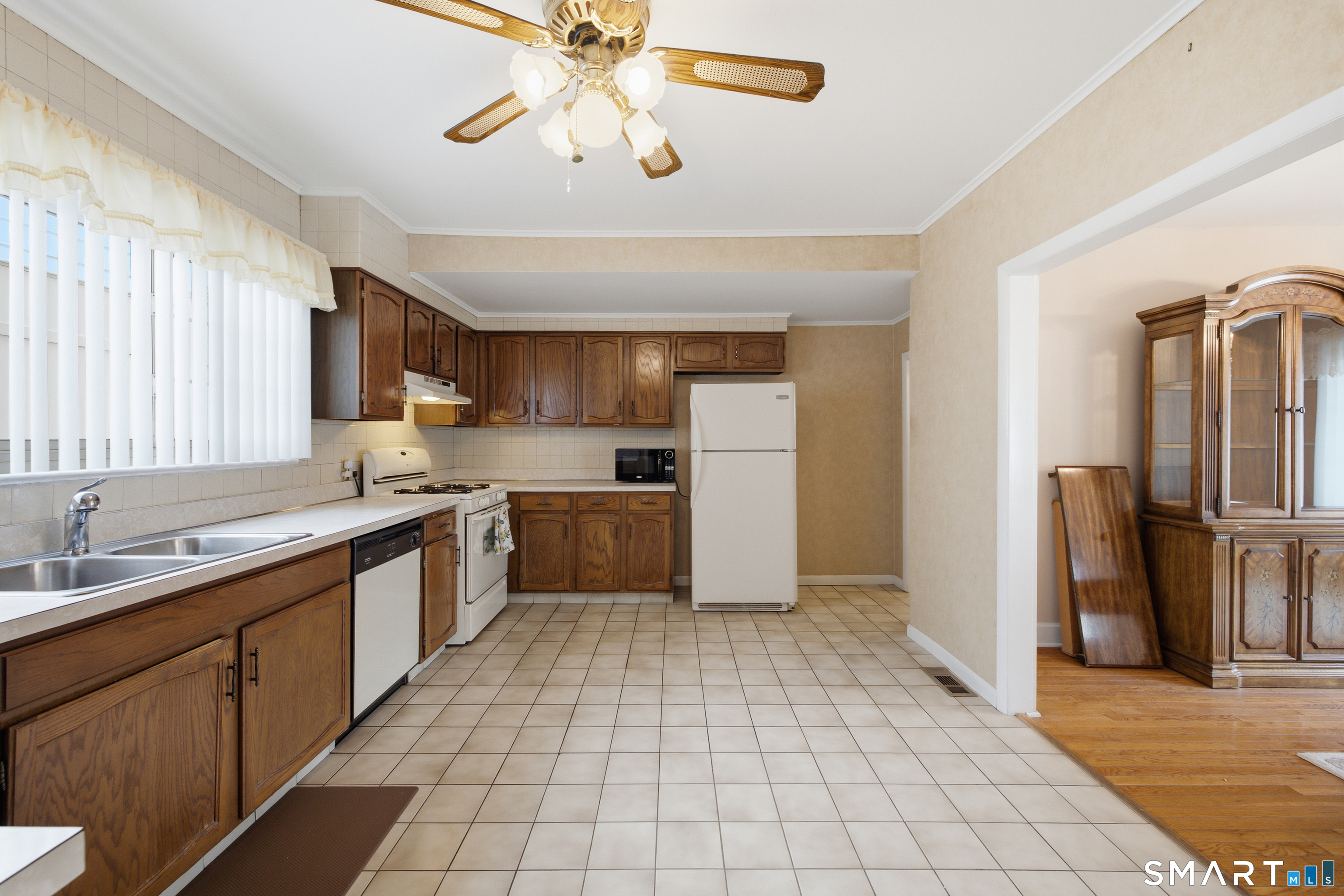 21 Culloden Road Stamford, CT 06902 - Photo 11 of 35 Unit 1 Kitchen