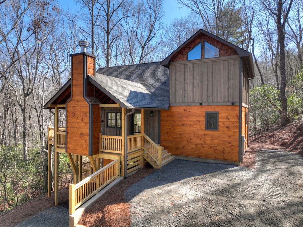 811 Mangum's Trail Blue Ridge, GA 30513 - Photo 4 of 70