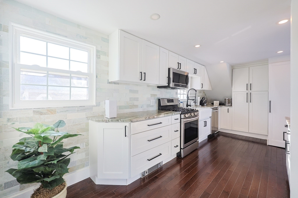 116 Island Street Marshfield, MA 02020 - Photo 11 of 40