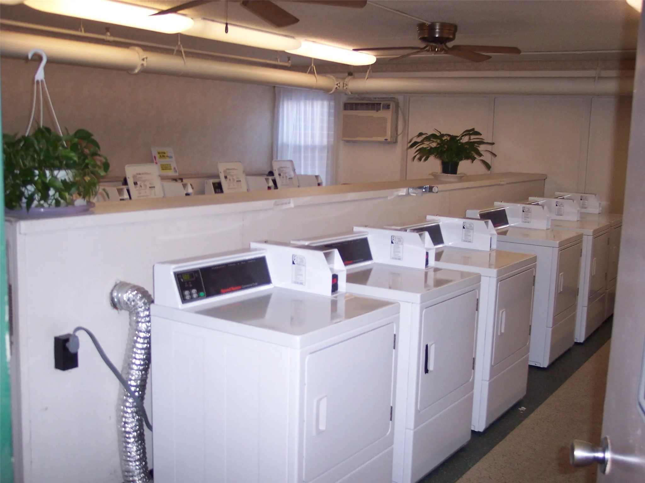 350 Market Street Johnstown, PA 15901 - Photo 14 of 20 a utility room with dryer and washer